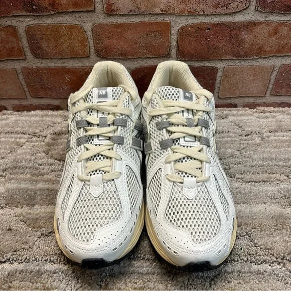 New Balance 1906r white grey mens Sz 8.5 D